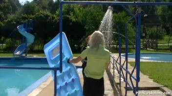 Wet And Creamy At The Pool Screencap 4 on www.sinx.com