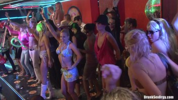 Bikini Beach Balls Part 5 - Cam 3 Screencap 57 on www.sinx.com