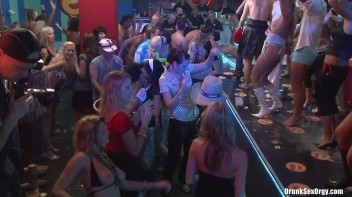 Bikini Beach Balls Part 5 - Cam 3 Screencap 67 on www.sinx.com