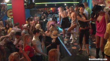 Bikini Beach Balls Part 5 - Cam 3 Screencap 68 on www.sinx.com