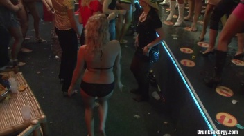 Bikini Beach Balls Part 5 - Cam 3 Screencap 77 on www.sinx.com