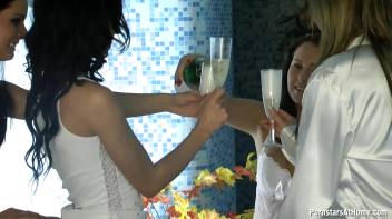 Lesbo Love In The Hot Tub Part 1 Screencap 2 on www.sinx.com
