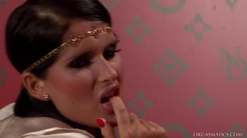 Jewels and Juicy Pussies Screencap 25 on www.sinx.com