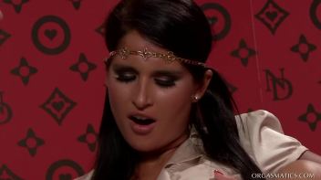 Jewels and Juicy Pussies Screencap 72 on www.sinx.com