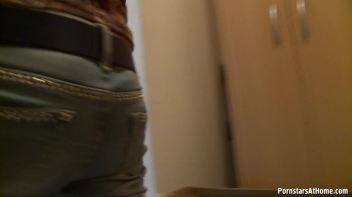 Hottie Wants That Blowjob Cash Screencap 4 on www.sinx.com