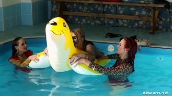 Eurobabe Pool Play Screencap 86 on www.sinx.com