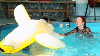 Eurobabe Pool Play Screencap 87 on www.sinx.com