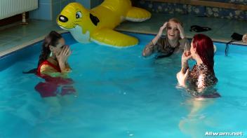 Eurobabe Pool Play Screencap 90 on www.sinx.com