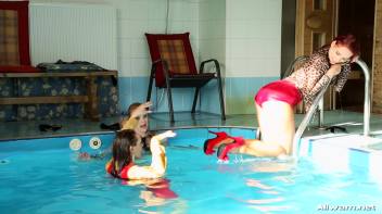 Eurobabe Pool Play Screencap 94 on www.sinx.com