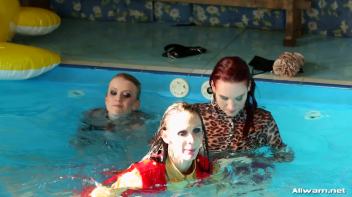 Eurobabe Pool Play Screencap 96 on www.sinx.com