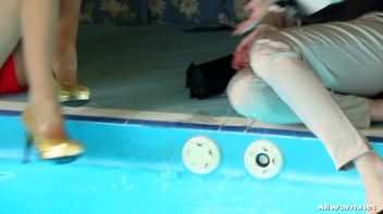 Eurobabe Pool Play Screencap 14 on www.sinx.com