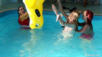 Eurobabe Pool Play Screencap 77 on www.sinx.com