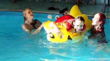 Eurobabe Pool Play Screencap 80 on www.sinx.com