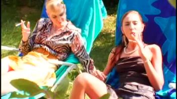 Garden Hose Fight Gets These Girls Off Screencap 6 on www.sinx.com