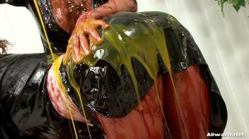 Lick It Off Screencap 95 on www.sinx.com