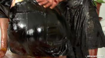 Lick It Off Screencap 63 on www.sinx.com