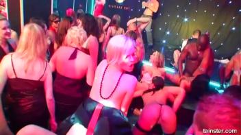 Pussy Casino Part 4 - Cam 1 Screencap 70 on www.sinx.com