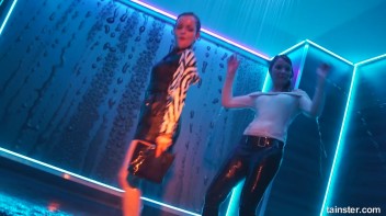 Show Me Wet You're Workin' With! Screencap 86 on www.sinx.com