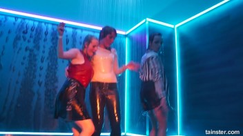 Show Me Wet You're Workin' With! Screencap 104 on www.sinx.com