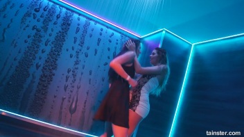 Show Me Wet You're Workin' With! Screencap 18 on www.sinx.com