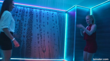 Show Me Wet You're Workin' With! Screencap 38 on www.sinx.com