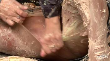 Messy Lezzies Screencap 50 on www.sinx.com