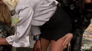 Messy Lezzies Screencap 71 on www.sinx.com