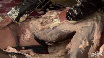 Messy Lezzies Screencap 26 on www.sinx.com