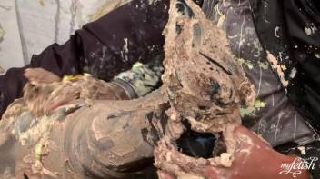 Messy Lezzies Screencap 27 on www.sinx.com