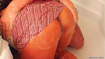 Cute Girls Get Completely Covered In Goo Screencap 81 on www.sinx.com