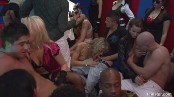 Extreme Speed Dating Part 1 - Main Edit Screencap 39 on www.sinx.com