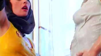 Lesbian Laundromat Screencap 41 on www.sinx.com