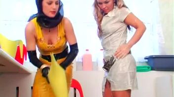 Lesbian Laundromat Screencap 44 on www.sinx.com