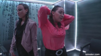 Titty Shakin' Shower Time Screencap 22 on www.sinx.com