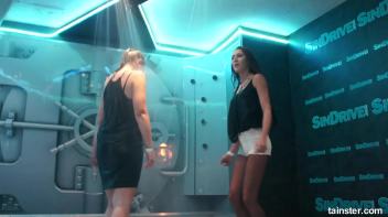Sexy Shower Girls Screencap 75 on www.sinx.com