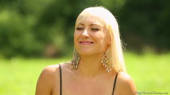 Eurobabe Piss Trip Screencap 77 on www.sinx.com