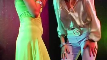 Elegant and Beautiful Wetlook Action Screencap 9 on www.sinx.com