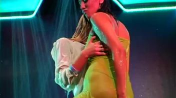 Elegant and Beautiful Wetlook Action Screencap 22 on www.sinx.com