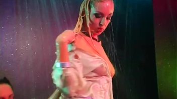 Elegant and Beautiful Wetlook Action Screencap 48 on www.sinx.com