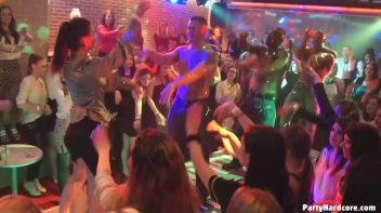 Party Hardcore Gone Crazy Vol. 34 Part 1 - Cam 2 Screencap 41 on www.sinx.com