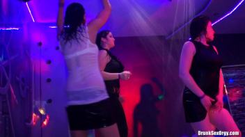 International Summer Lovin' Part 4 - Main Edit Screencap 50 on www.sinx.com