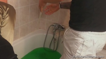 Claudia Macc Gets Covered In Slime After Fucking Her Neighbour Screencap 14 on www.sinx.com