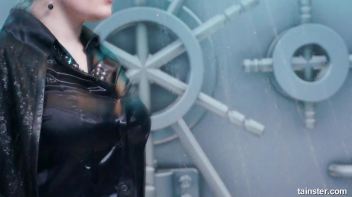 Teasing babes getting dripping wet Screencap 20 on www.sinx.com