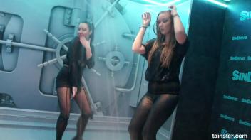 Teasing babes getting dripping wet Screencap 38 on www.sinx.com