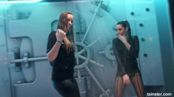 Teasing babes getting dripping wet Screencap 41 on www.sinx.com