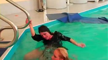 Play Fighting Turns Serious In The Pool Screencap 100 on www.sinx.com