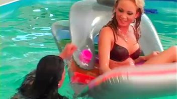 Play Fighting Turns Serious In The Pool Screencap 109 on www.sinx.com