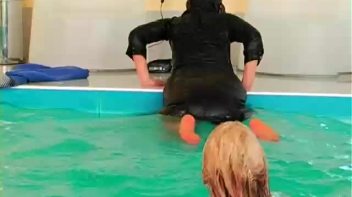 Play Fighting Turns Serious In The Pool Screencap 33 on www.sinx.com