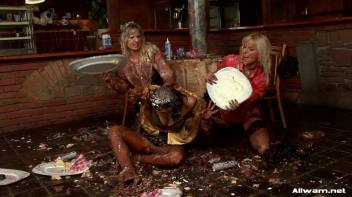 Food Fight Done Right Screencap 105 on www.sinx.com