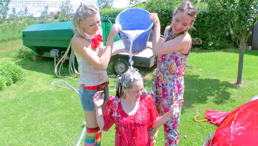 Latest deal - Country Chicks' Hog-Wild Wetlook Car Wash